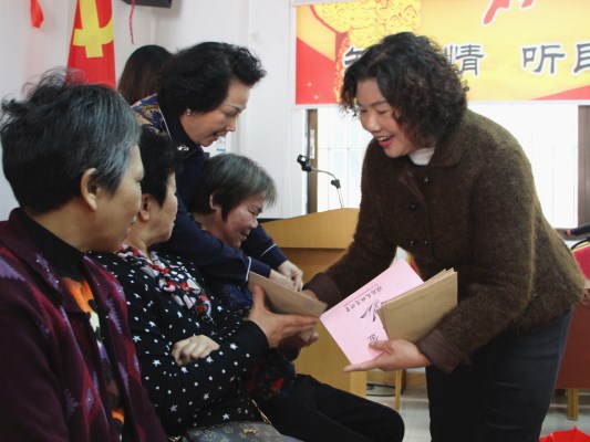大良：送溫暖！鳳城慧妍會(huì)慰問(wèn)孤寡老人