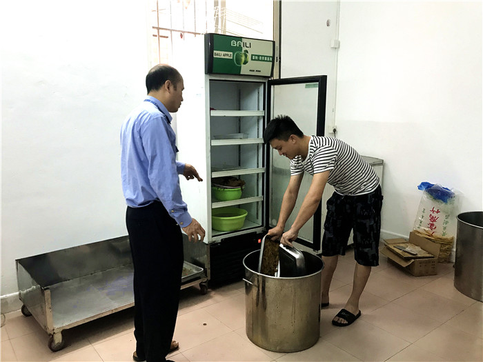 樂(lè)從：出租屋里的熟食黑作坊？取締！　