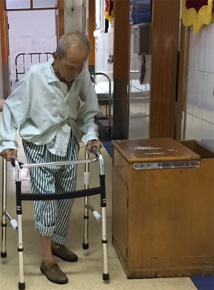 八旬老爺爺摔斷腿，術(shù)后第二天可下地行走