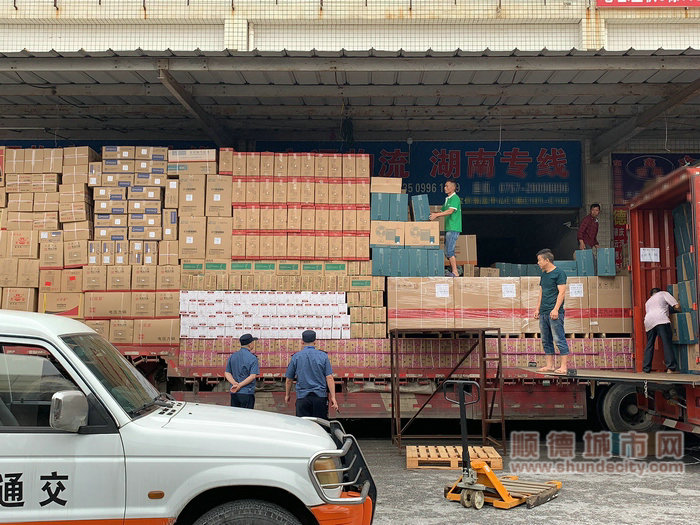 容桂嚴(yán)厲打擊非法從事有害固體危險(xiǎn)品運(yùn)輸行為，查獲7輛違法運(yùn)輸危險(xiǎn)品車輛.jpg