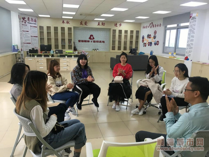 在中心場室對志愿骨干進行培訓.jpg