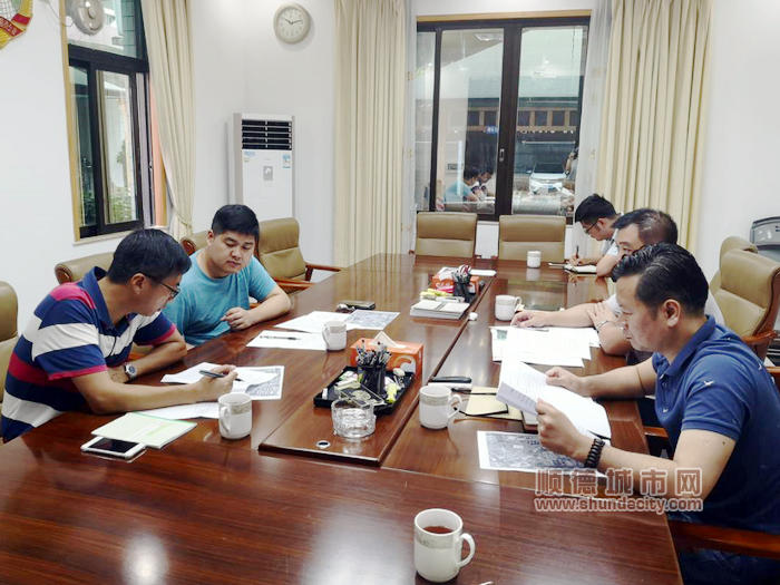 北滘村改人員周末不休息推進村改工作。.jpg