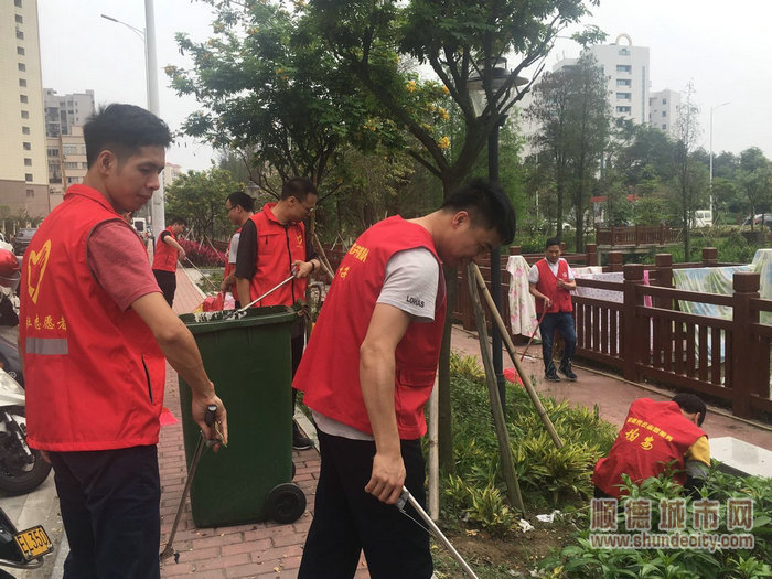 轄區志愿者開展環境衛生整治行動。.jpg