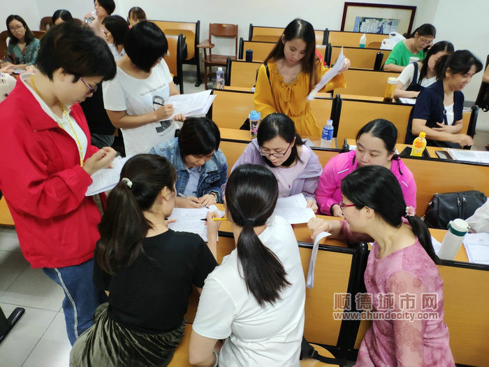 學員間積極交流探討和學習。（受訪者供圖）.jpg