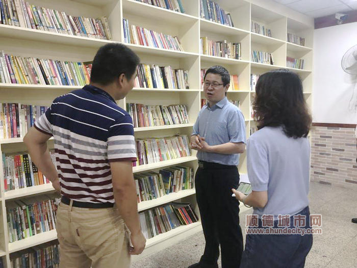 調研組在文秀社區黨群活動中心參觀。.jpg
