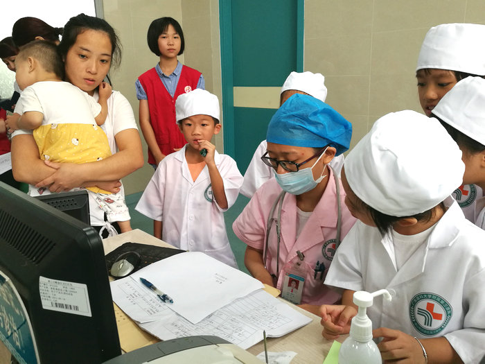 10歲不到小朋友來龍江醫院學醫？真相是…