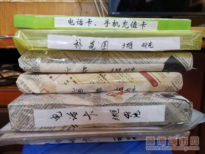 除了收集火花、煙標(biāo)和郵票，他還收藏電話卡、撲克圖、清朝地契_副本.jpg
