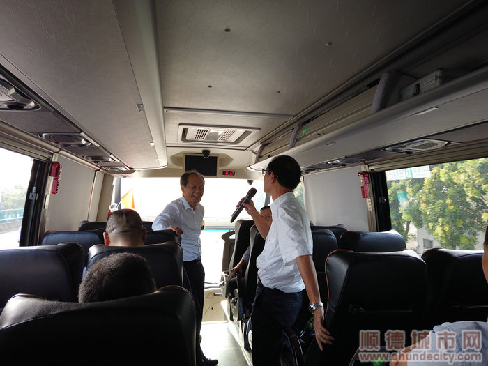 回程車上企業家們談感想.jpg