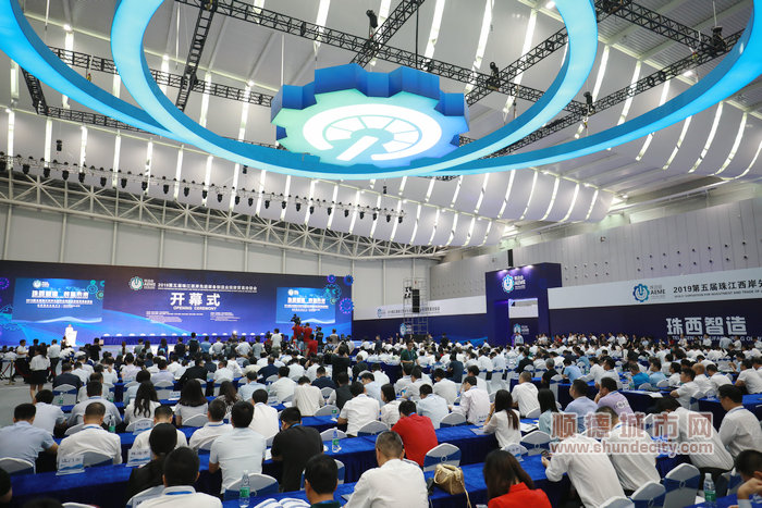 9月20日上午，第五屆珠江西岸先進裝備制造業投資貿易洽談會在潭洲國際會展中心開幕。.jpg