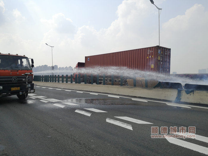 綠化澆水車幫助滅火.jpg