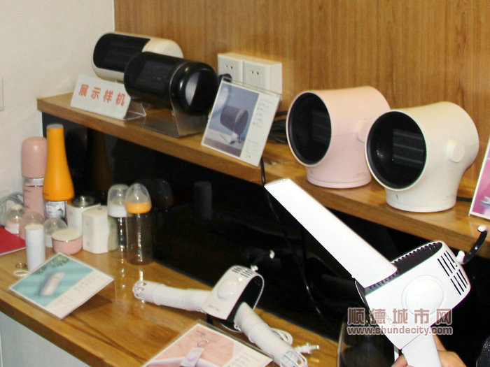人大代表參觀佛山卡蛙科技股份有限公司 (36)_副本.jpg