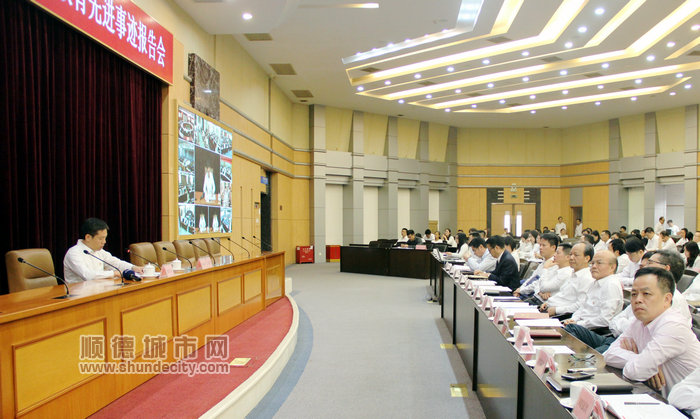 何春云 市主題教育先進(jìn)事跡報(bào)告團(tuán)成員、龍江鎮(zhèn)黨委書記 (17).JPG