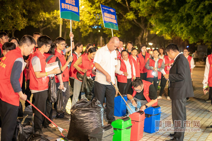 活動吸引了黨員、團員志愿者及青年參加。_副本.jpg
