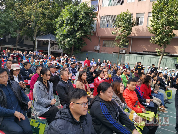 現場有志愿者代表以及企業員工代表等近500人參加了活動_副本.jpg