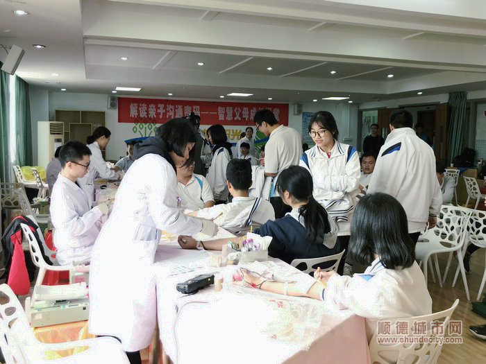 順德網(wǎng)議：鄭敬詒職校師生積極獻血.jpg