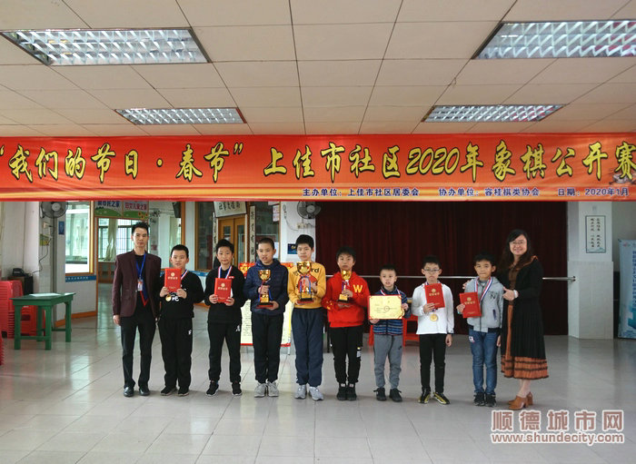 少年組獲獎(jiǎng)選手合影留念.jpg