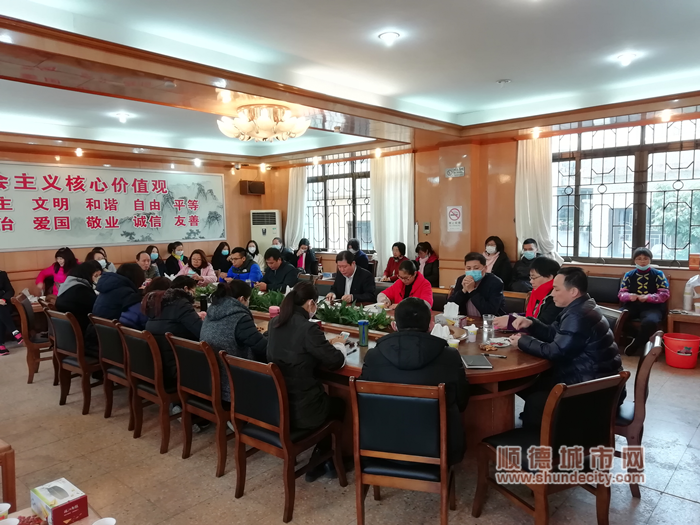 社區全體工作人員放棄春節休假，投入防疫的戰斗中。.png