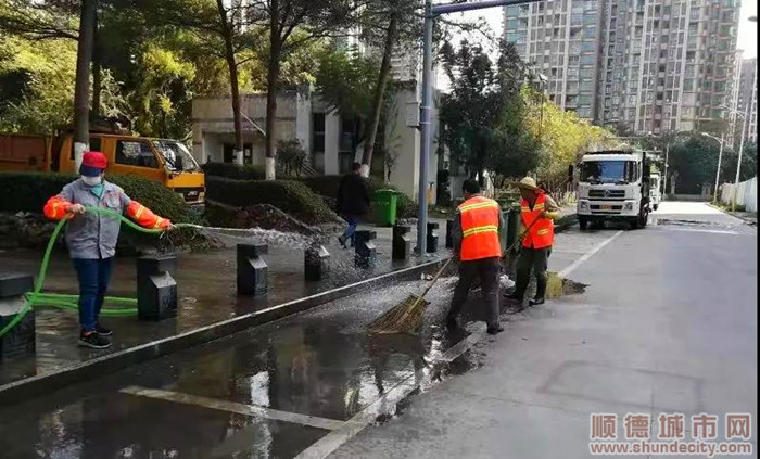 落實開展環境衛生綜合整治，做好市容環境衛生的保潔和消毒工作。.jpg