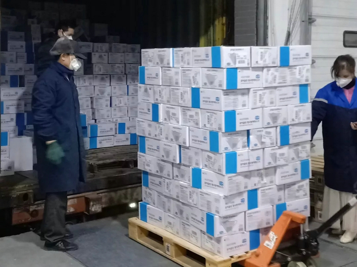 美的首批52.5萬只進(jìn)口醫(yī)用口罩已運抵武漢.webp.jpg