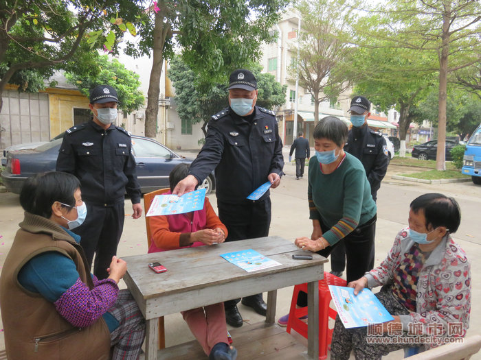 韋錦奎帶隊走進社區宣傳勸告市民不要聚集不要出門_副本_副本.jpg