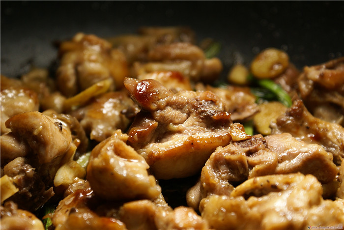 雞肉已經吃厭啦？那是你沒吃到這個！香煎雞塊來學一下吧~