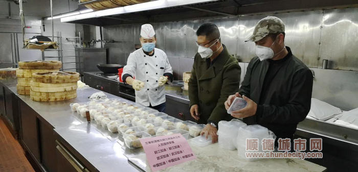 酒家為社區8個體溫監測點36名前線工作人員免費贈送營養早餐。.jpg
