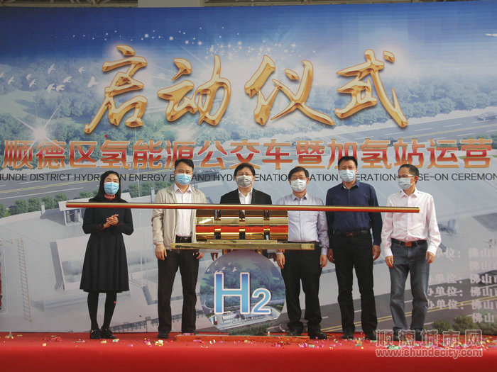 1順德區(qū)首批氫能源公交車正式試運(yùn)營，第一個加氫站正式運(yùn)營。.JPG