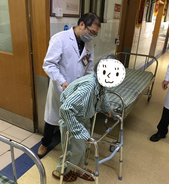 九旬骨折老人手術(shù)后3天能下地行走，原來……