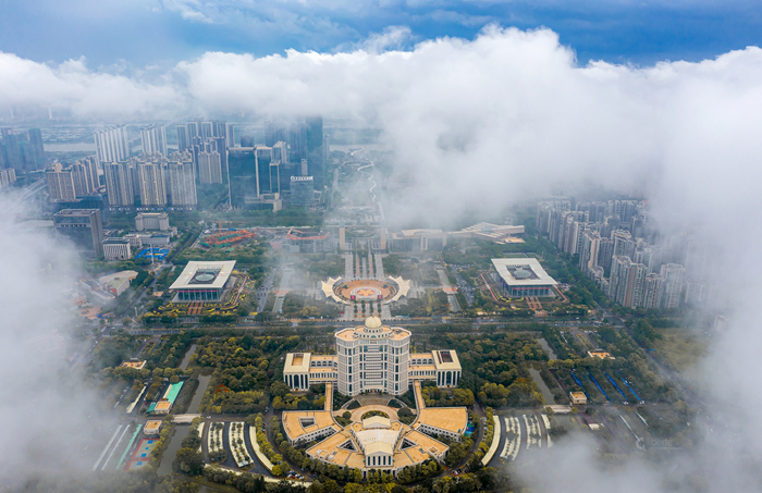 飛云之下的大良，宛若天空之城