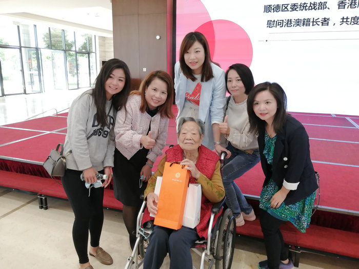 這些在順德的香港青年到養老院慰問