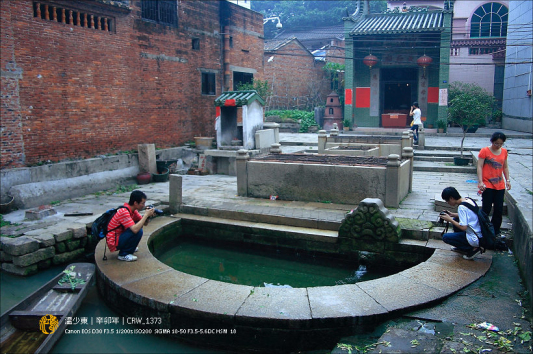 漱玉泉：不辭愿作長(zhǎng)流水