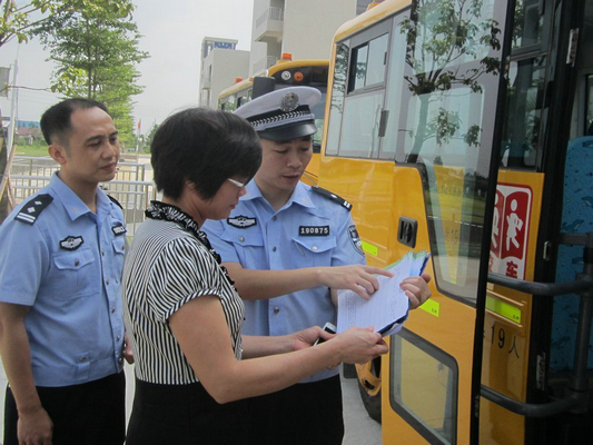 開學檢查校園安全，校長贊“真細心”