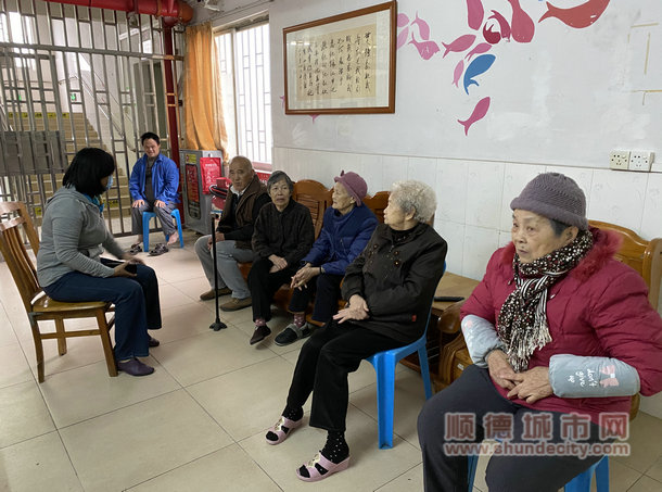 與長者溝通并予以心理疏導.jpg