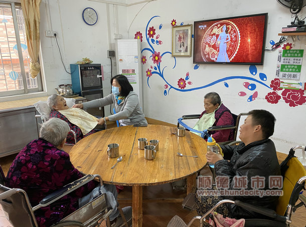 朱月霞了解長者的身體健康狀況.jpg