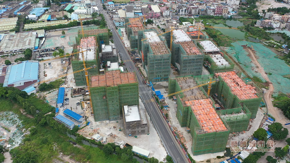 [圖片]在如火如荼建設中的華騰芯城.png