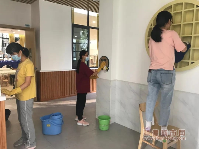 2.全體教職工對幼兒園進行了徹底的衛生大清掃及消毒工作。_副本.jpg