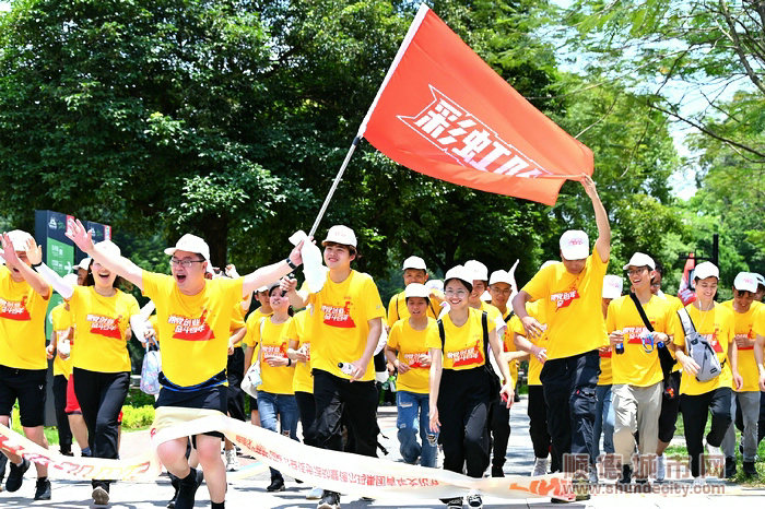 沖過終點的喜悅溢于言表.JPG