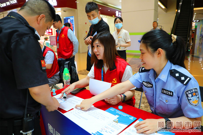 廣大市民踴躍參與現(xiàn)場活動。.jpg