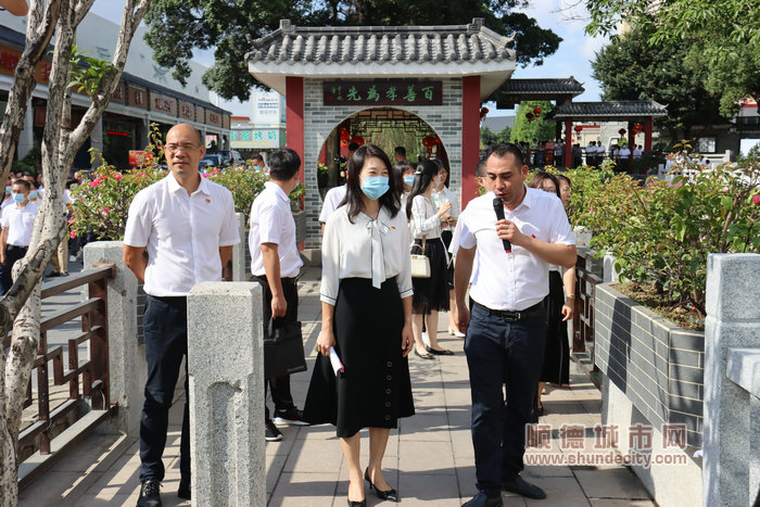 與會人員深入參觀細滘社區新時代文明實踐站。.JPG