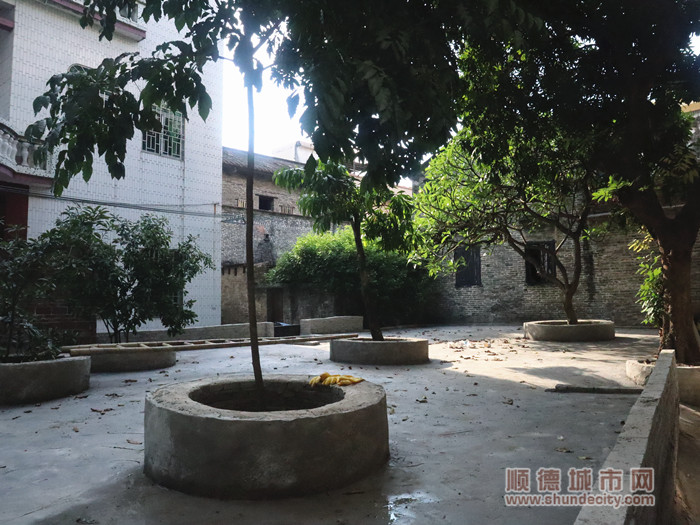 清理后的小公園.jpg