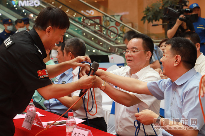 單位領導學習救援繩結系法.jpg