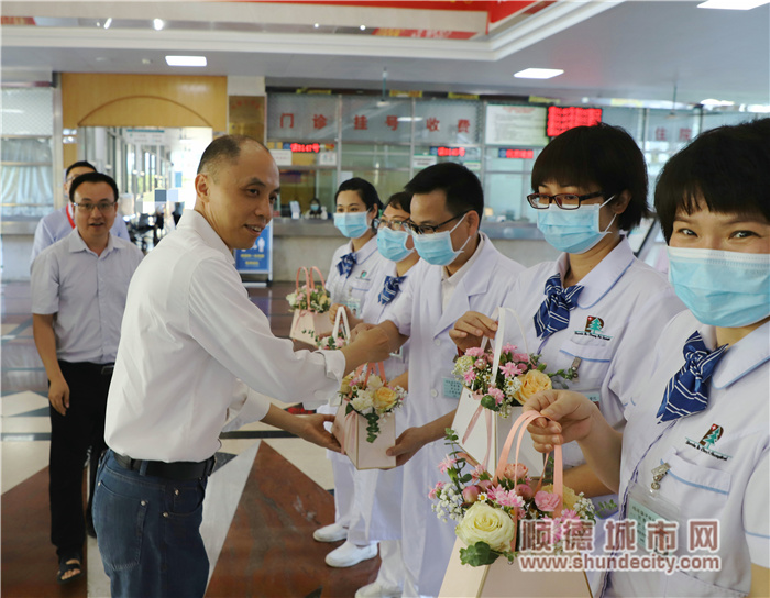 陳抒豪副局長帶隊一行到我院慰問1.jpg
