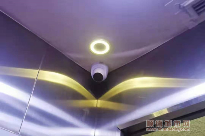 電梯內(nèi)的智能識別裝置。.jpg