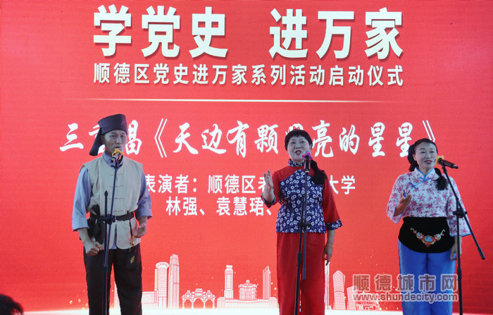 順德區(qū)老年干部大學老干部帶來精彩節(jié)目.JPG