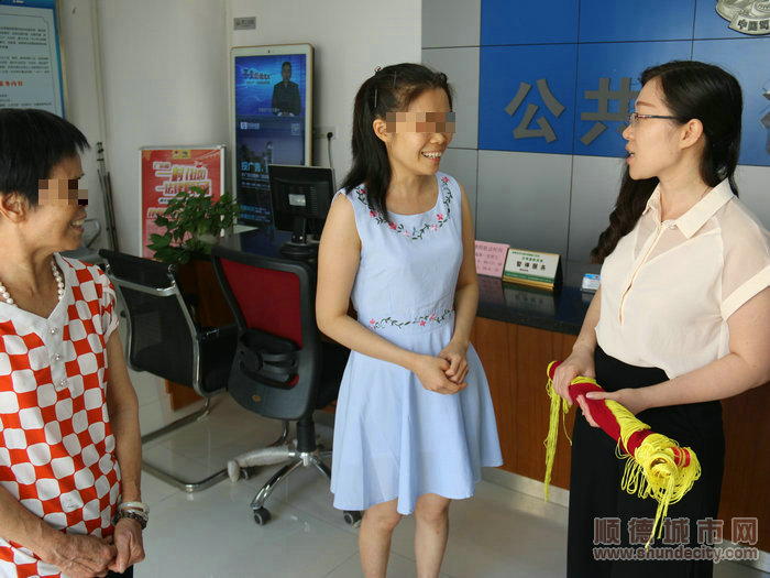此前憂心的市民變得開心起來。.jpg