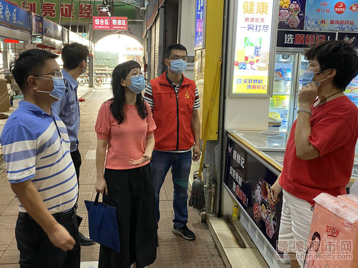 龍江鎮(zhèn)領(lǐng)導(dǎo)分赴各個場所，強(qiáng)化疫情防控工作檢查。.jpg