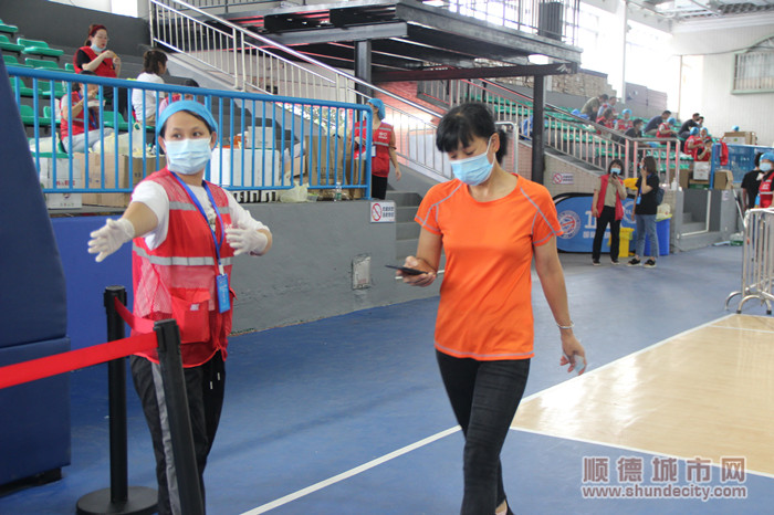 北滘碧江民樂公園核酸檢測采集點 義工、志愿者 葉燕芳 (9)_副本.jpg