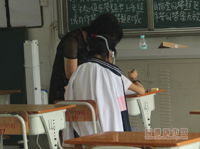 監考老師考前關心_副本.jpg