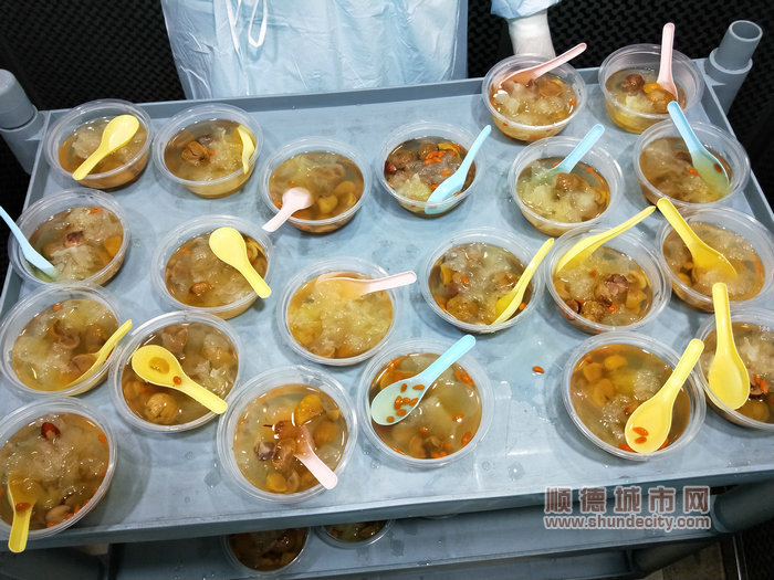 2020年為酒店隔離點隔離人員送糖水.jpg