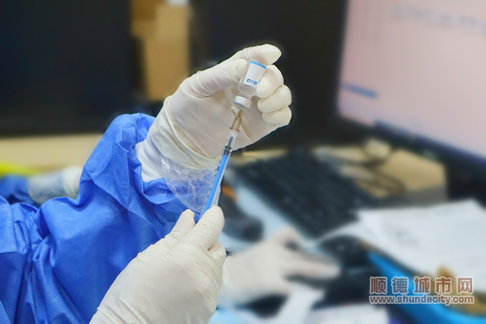 目前可用于12-17歲人群使用的新冠疫苗為“北京生物”和“科興中維”.jpg